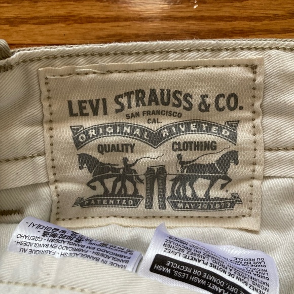 Levi’s Pants - Picture 4 of 4